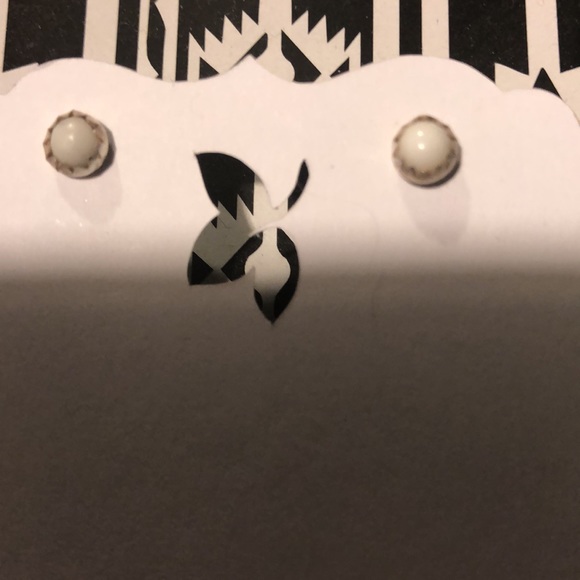 Sterling silver post earrings - Picture 2 of 4